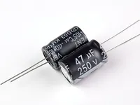 47мкф 250в 105° KM (13Х21) конденсатор JWCO KM470M2EBKJ1321VBK (арт. 291828) — JWCO