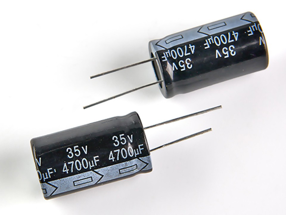 4700мкф 35в 105° CD110 (18Х30) конденсатор FARATON CD110472350M1830 (арт. 329523)
