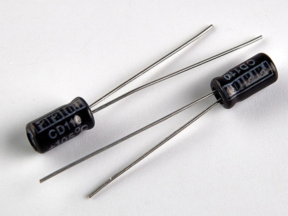 4,7мкф 50в 105° CD11CX (CD110) (4X7) конденсатор мини FARATON (арт. 329485)